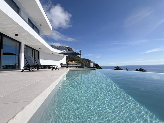 Infinity-Pool