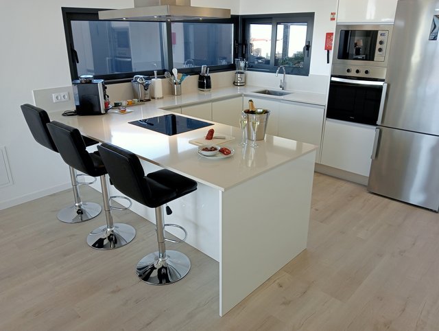 Offene Küche mit Tresen