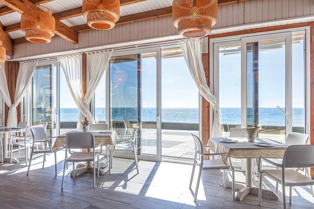Restaurant mit Meerblick