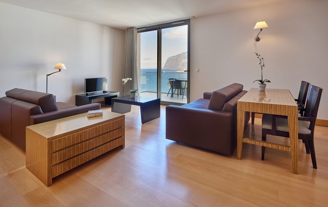 Appartement mit seitlichem Meerblick