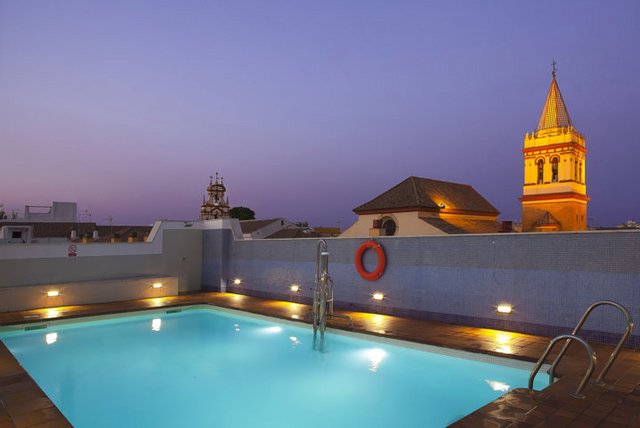 Pool auf der Dachterrasse