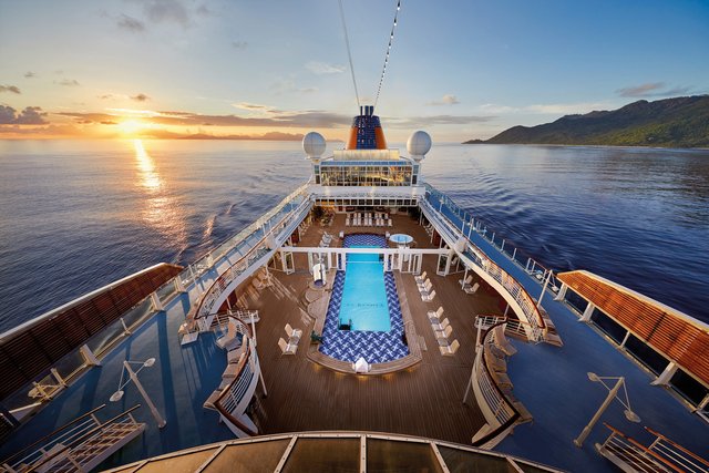 Blickk auf das Pooldeck