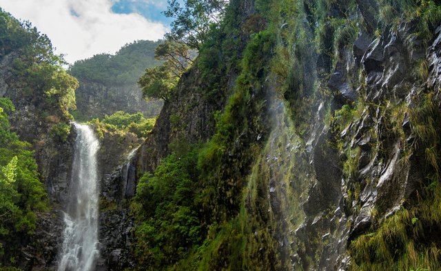 Wasserfall im Wandergebiet der 25 Quellen bei Rabacal
