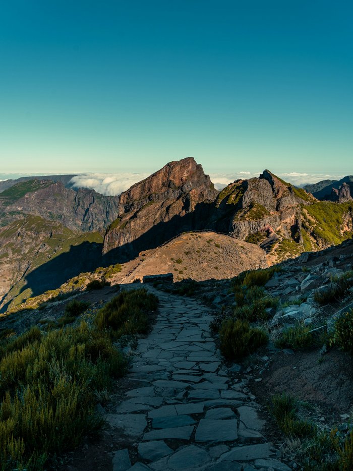 gipfelpfad-fabian-navarro-i7ChtH3BZ30-unsplash.jpg
