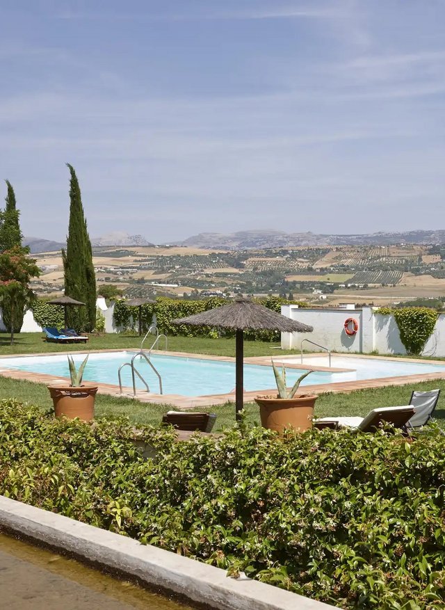 Schwimmbecken
